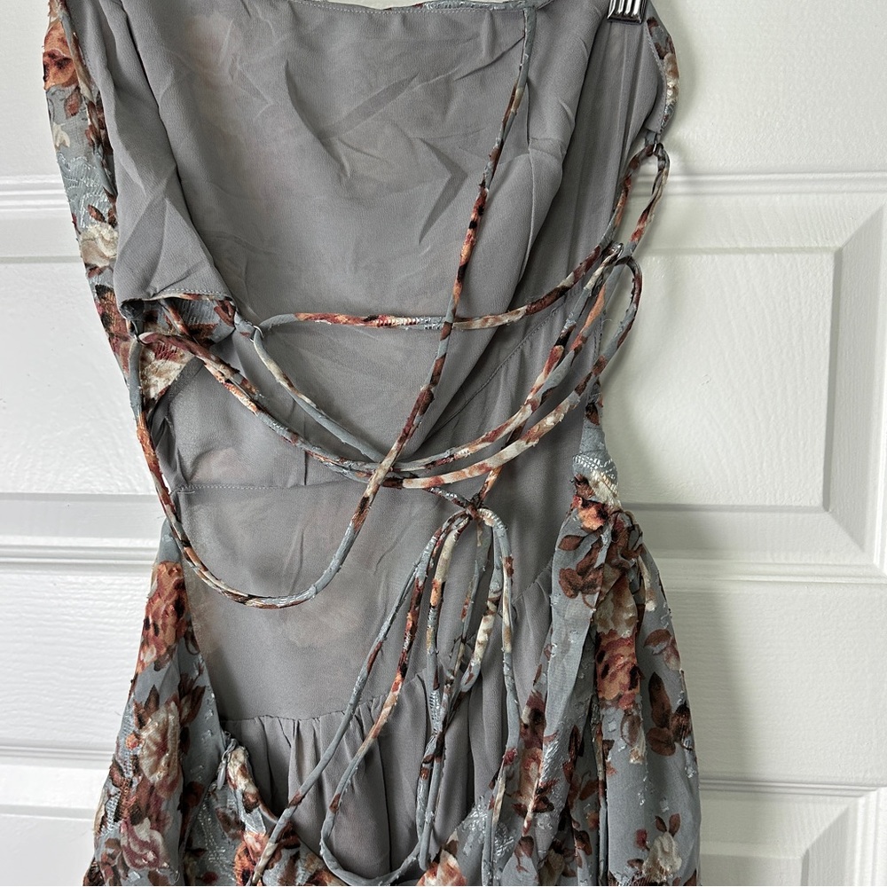 ASTR the Label Floral Blue Burnout Side Cut Out Midi Dress Size Large NEW - Picture 10 of 12